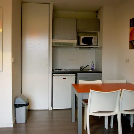 City Lodge Appart Hotel Niort 아파트호텔